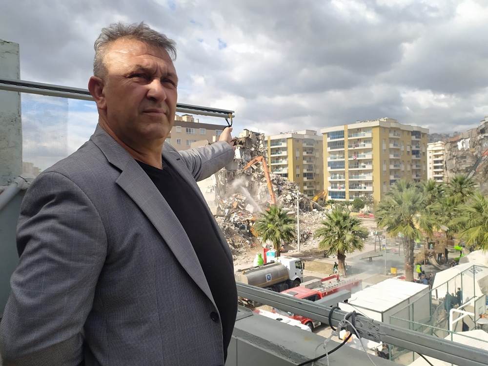 Barış sitesi inşaat işçisi: 