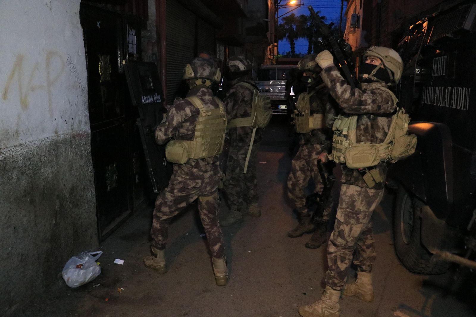 Barışmak için bir araya gelen iki aile arasında silahlı kavga: 2’si ağır 6 yaralı