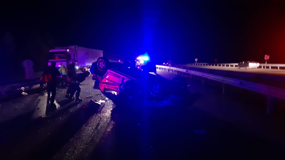 Bariyere çarpan otomobil takla attı: 1 ölü, 3 yaralı