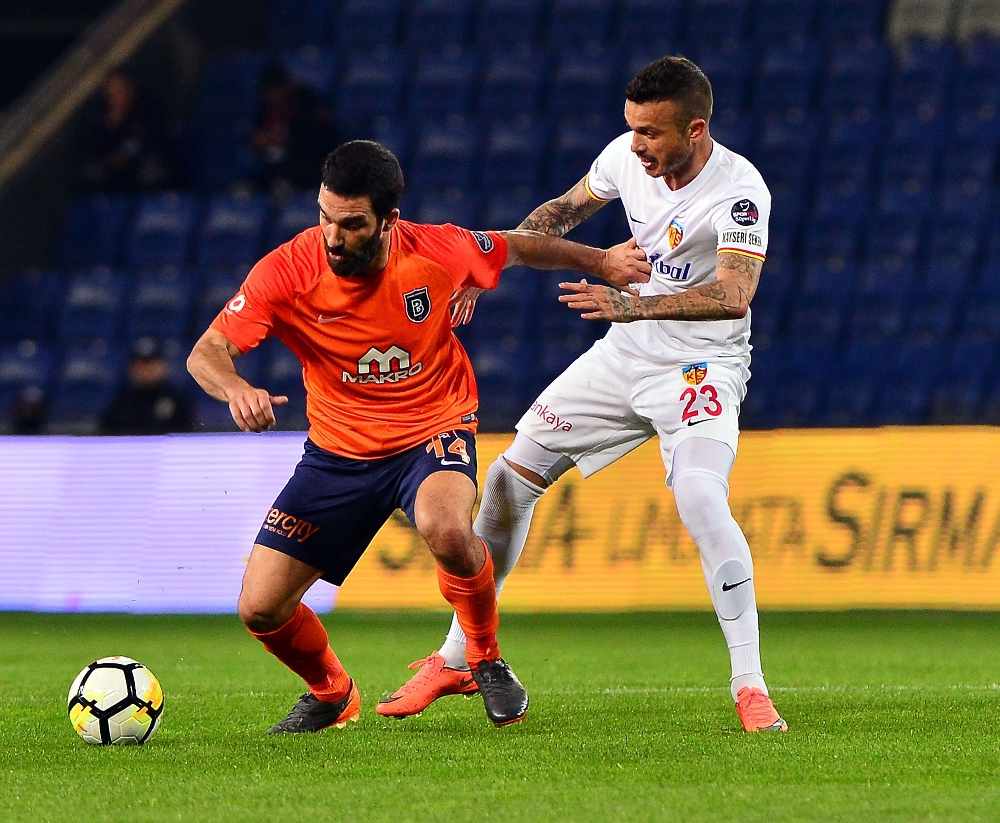 Başakşehir Arda Turan ile yollarını ayırdı !