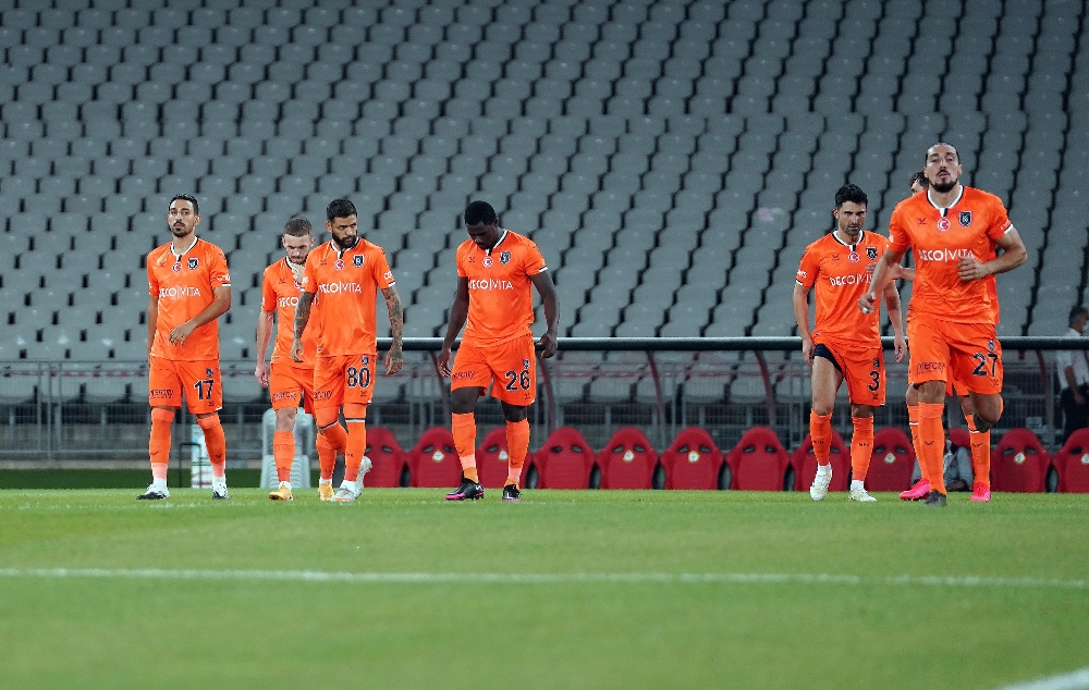 Başakşehir galibiyeti unuttu
