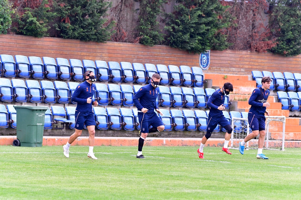 Başakşehir hazırlıklarını gruplar halinde sürdürdü