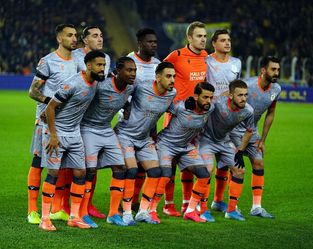Başakşehir şampiyonluk yemeğinde bir araya geldi