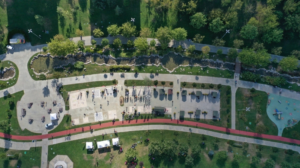 Başakşehir Sular Vadisi’nde gençlerden kaykay şov