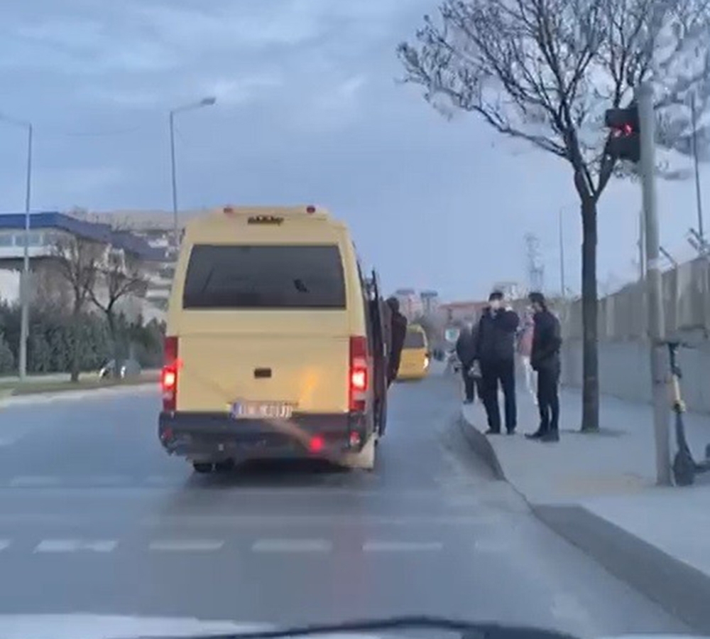 Başakşehir’de minibüste sosyal mesafesiz yolcu taşımacılığı pes dedirtti