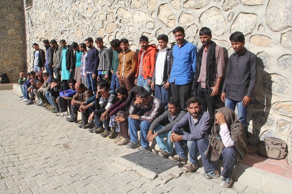 Başkalede 39 Düzensiz Göçmen Yakalandı