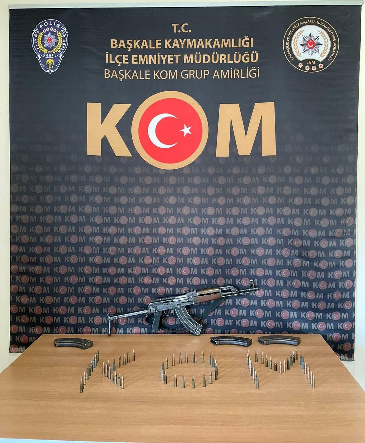 Başkale’de silah ve mühimmat ele geçirildi