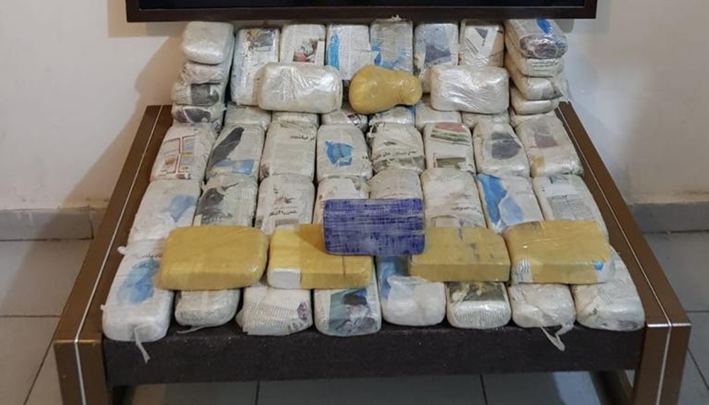 Başkale’de su kolilerinin altına gizlenmiş 27 kilo 794 gram eroin ele geçirildi