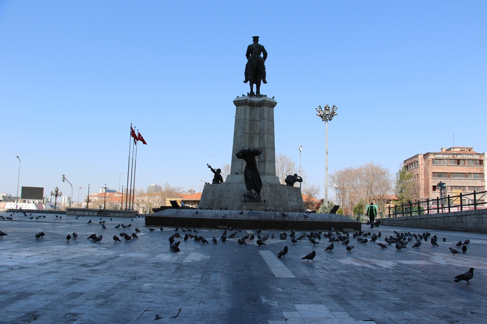 Başkent sokakları sessizliğe büründü