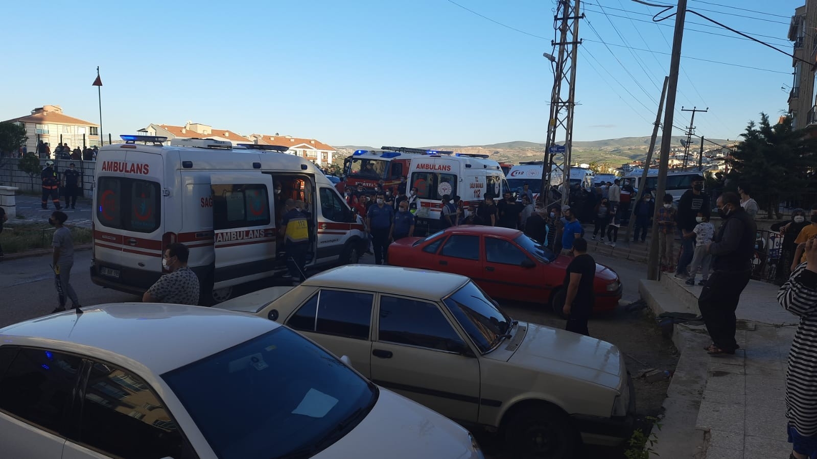 Başkentte 11 katlı binanın 5. katında korkutan yangın
