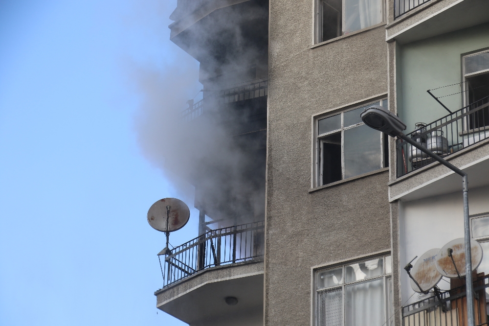 Başkent’te 9 katlı binada yangın