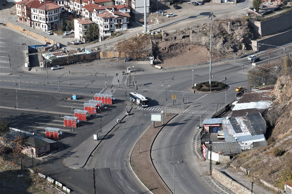Başkent’te cadde ve sokaklar kısıtlamanın ikinci gününde de boş kaldı