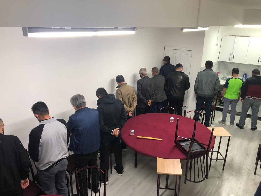 Başkentte kumar oynayan 12 kişiye 40 bin 950 TL idari para cezası verildi