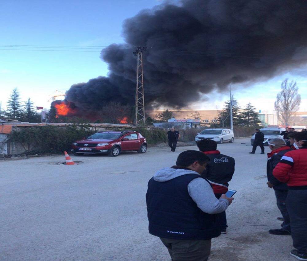 Başkent’te market deposunda yangın