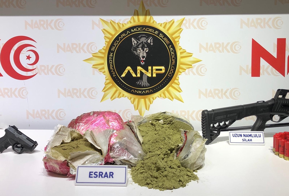 Başkent’te narkotik operasyonunda ele geçirilen malzemeler sergilendi