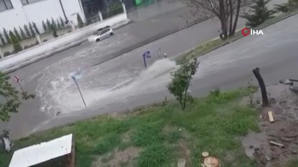 Başkent’te sağanak yağmur etkili oldu
