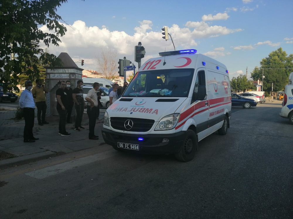 Başkent’te yolun karşısına geçen kadına otomobil çarptı