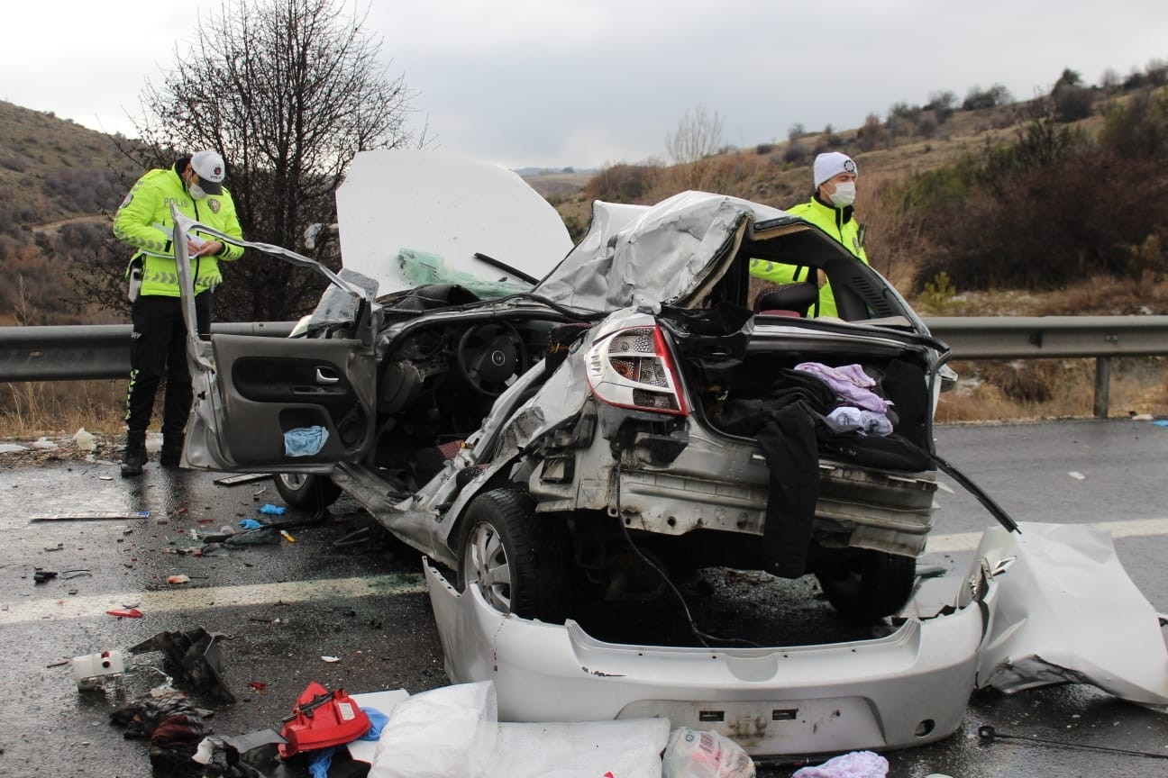Başkent’te zincirleme trafik kazası: 4 ölü, 5 yaralı