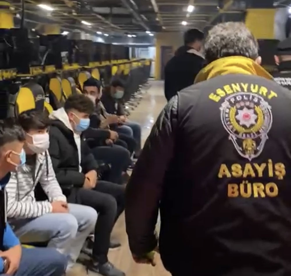 Baskın yiyen “gamer”lar oyunu bırakmadı