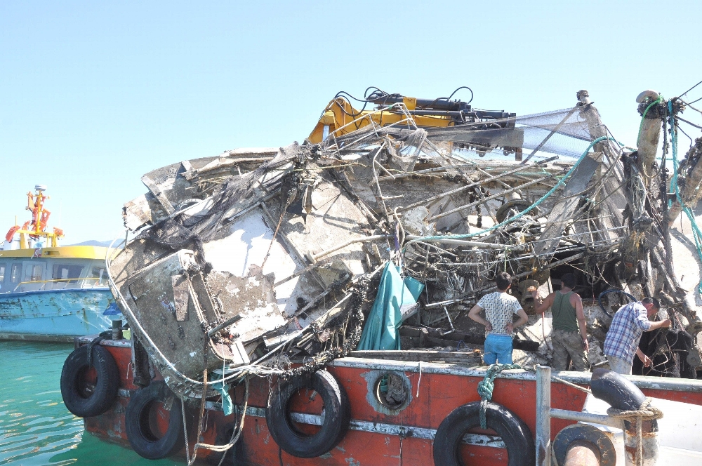 Batan tekne Alperen57’nin enkazı çıkarıldı