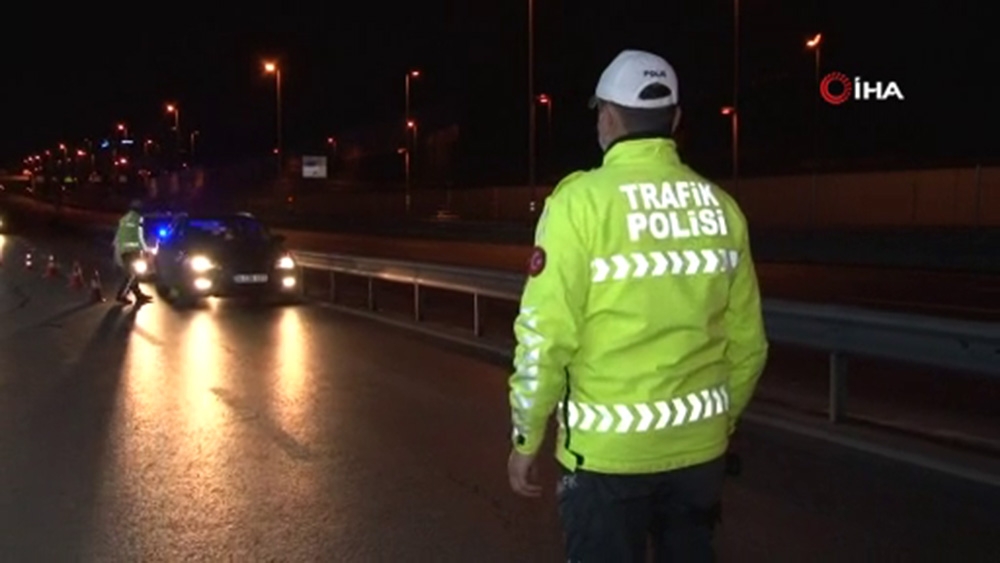 Bayramın ilk gecesi gerçekleştirilen trafik uygulamasında kurallara uymayanlara ceza kesildi