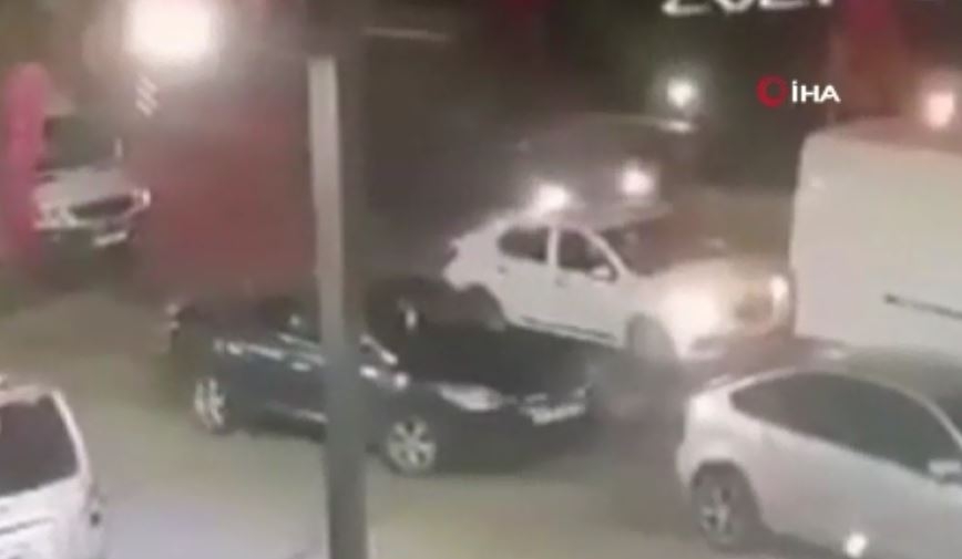Bayrampaşa’da 1 kişinin öldüğü feci kaza kamerada