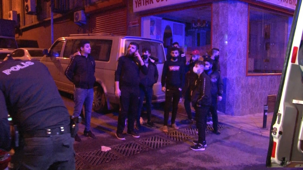 Bayrampaşa’da yabancı uyruklu iki grup arasında bıçaklı kavga: 2’si ağır 7 yaralı