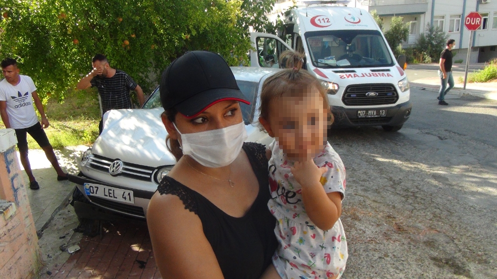 Bebek koltuğu ve kemer 3 yaşındaki çocuğu hayata bağladı