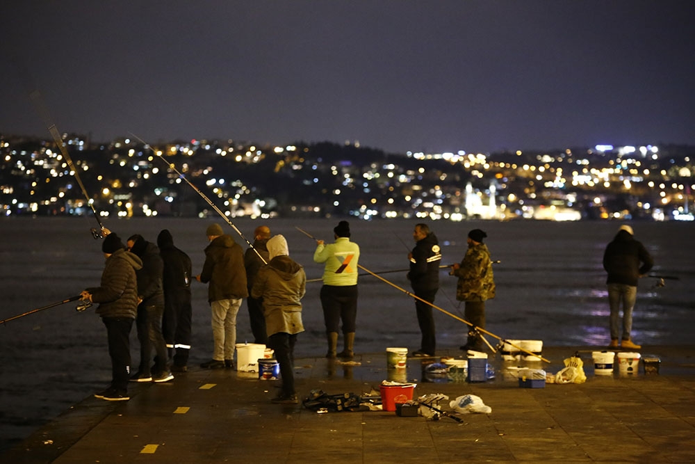 Bebek’te kısıtlamayı delerek balık tutanlara ceza yağdı