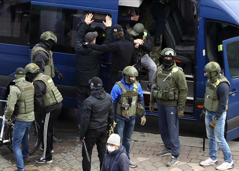 Belarus’ta binden fazla gösterici gözaltına alındı