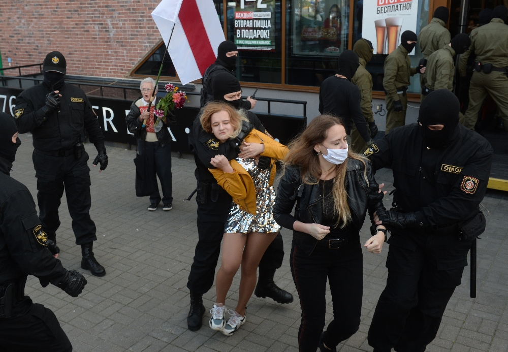 Belarus’ta kadınlar Devlet Başkanı Lukaşenko’yu protesto etti