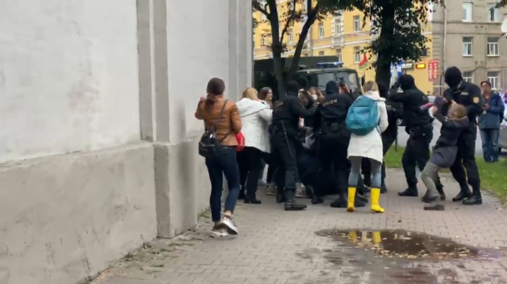 Belarus’ta muhalif isme destek yürüyüşüne polis müdahalesi