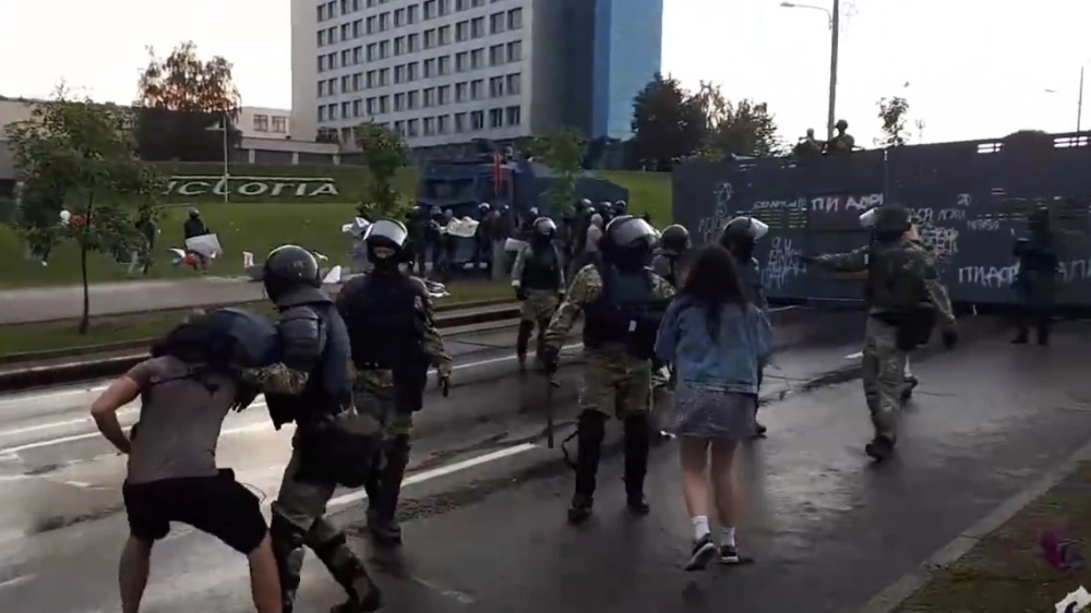 Belarus’ta protestoculara polis müdahalesi