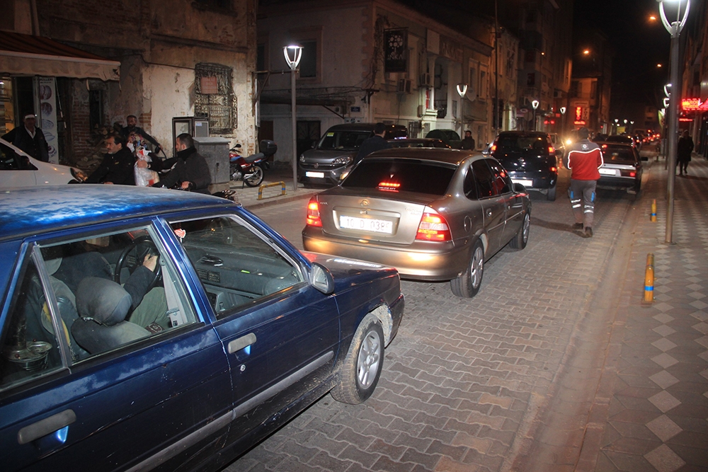 Belediye anonslar ile vatandaşları sosyal mesafe ve yoğunluk için uyardı