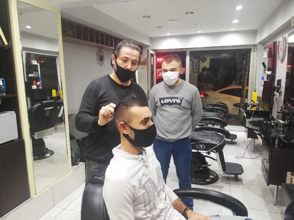 Berberlerde kısıtlama ve bayram öncesi son mesai