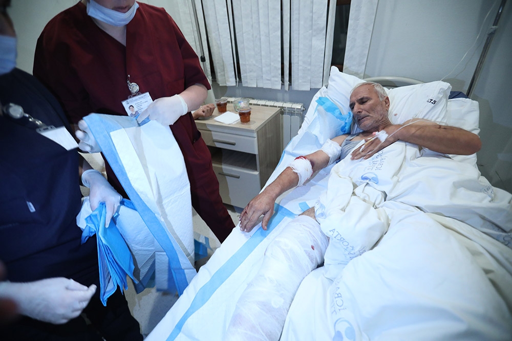 Berde’deki füzeli saldırıda yaralanan siviller korku dolu dakikaları anlattı