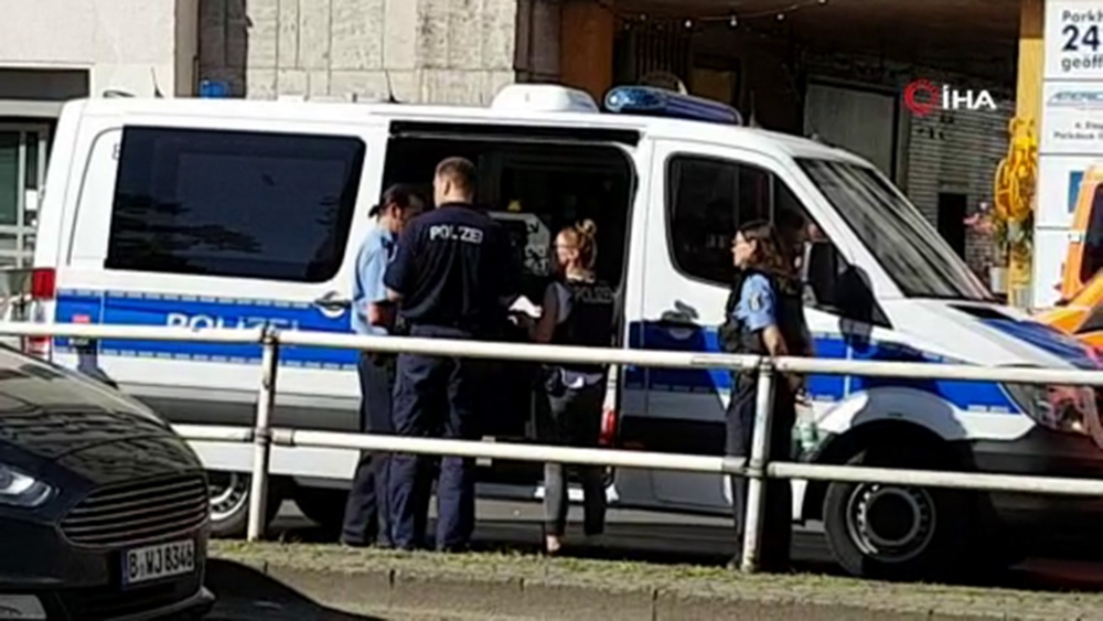Berlin’de bankaya “biber gazlı” saldırı