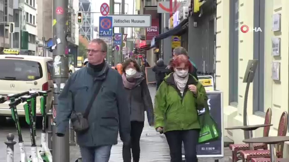Berlin’de ilk kez sokakta maske zorunluluğu geldi