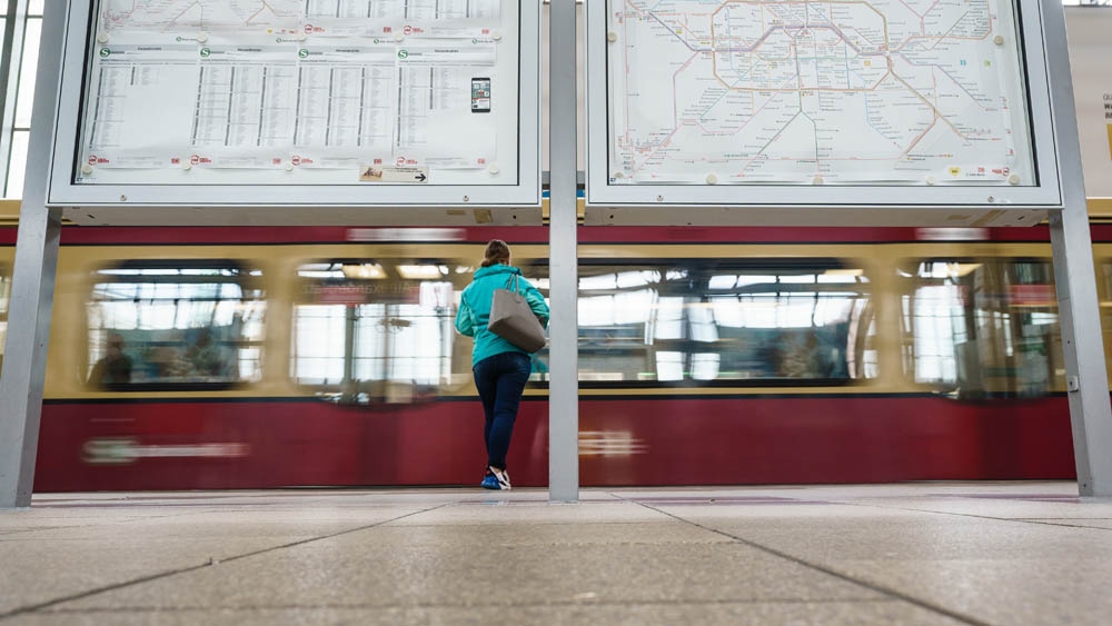 Berlin’de toplu taşıma çalışanlarının grevi hayatı felç etti