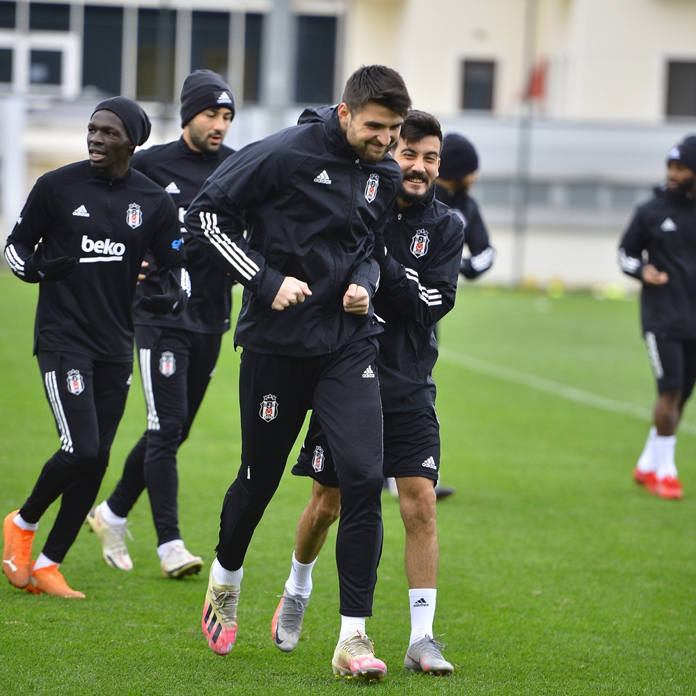 Beşiktaş 2 eksikle hazırlıklarına devam etti