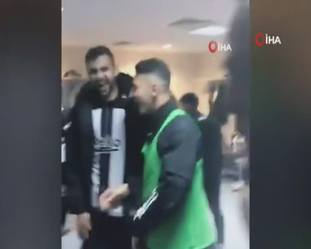 Beşiktaş galibiyeti soyunma odasında kutladı