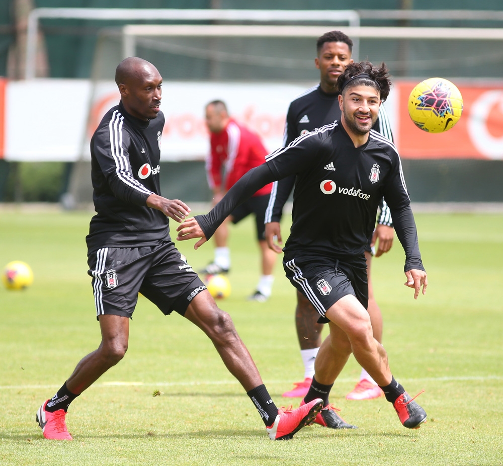 Beşiktaş günün ilk idmanını tamamladı