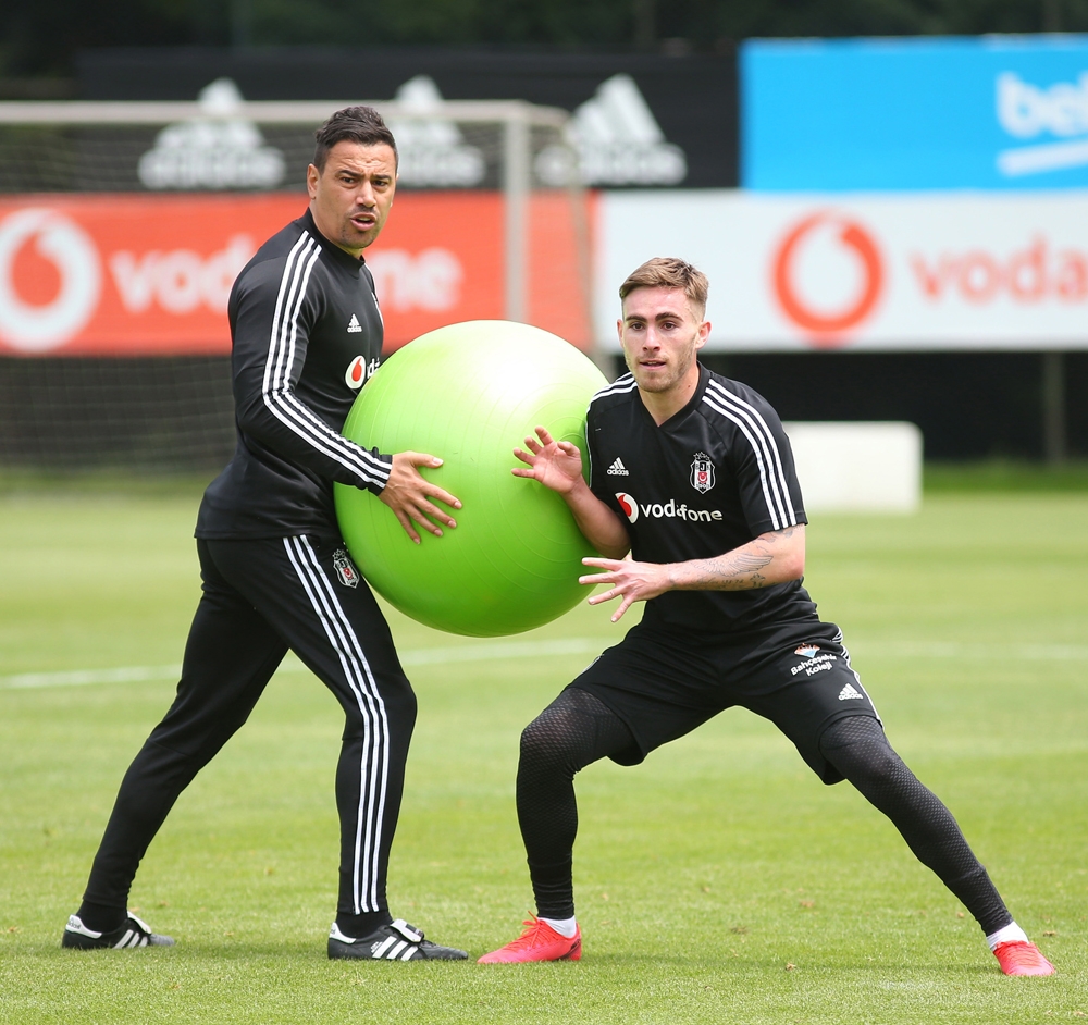 Beşiktaş günün ilk idmanını yaptı