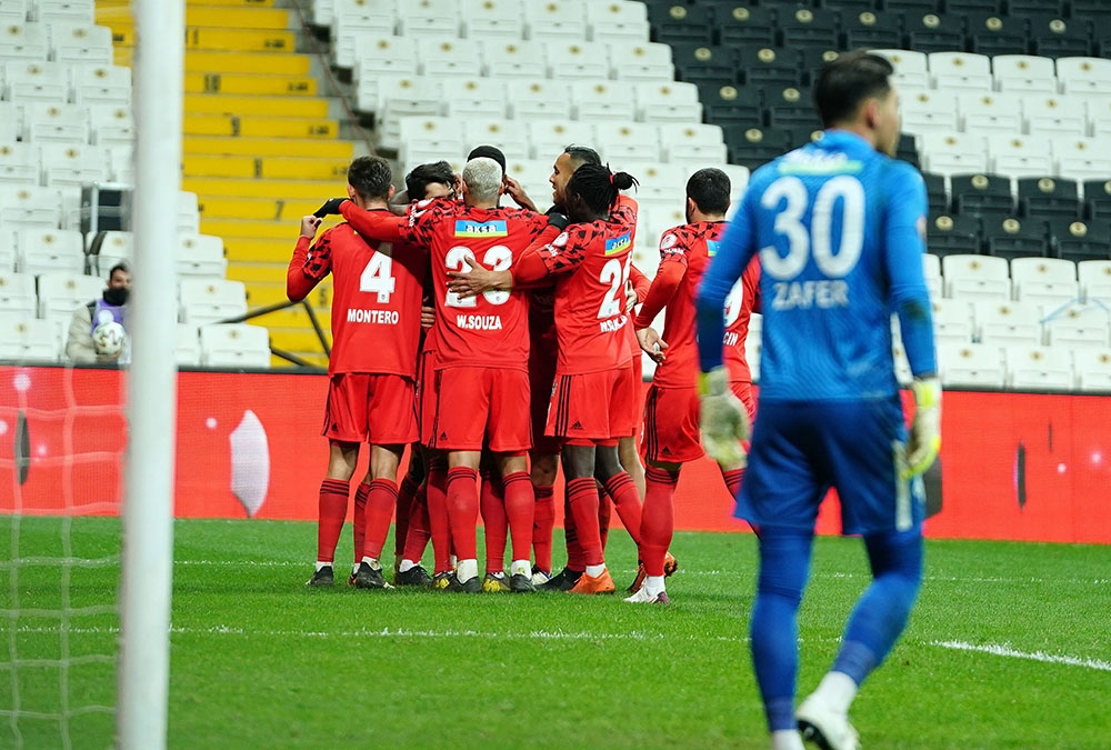 Beşiktaş, sahasında Çaykur Rizespor’u 1-0 yenerek çeyrek finale yükseldi