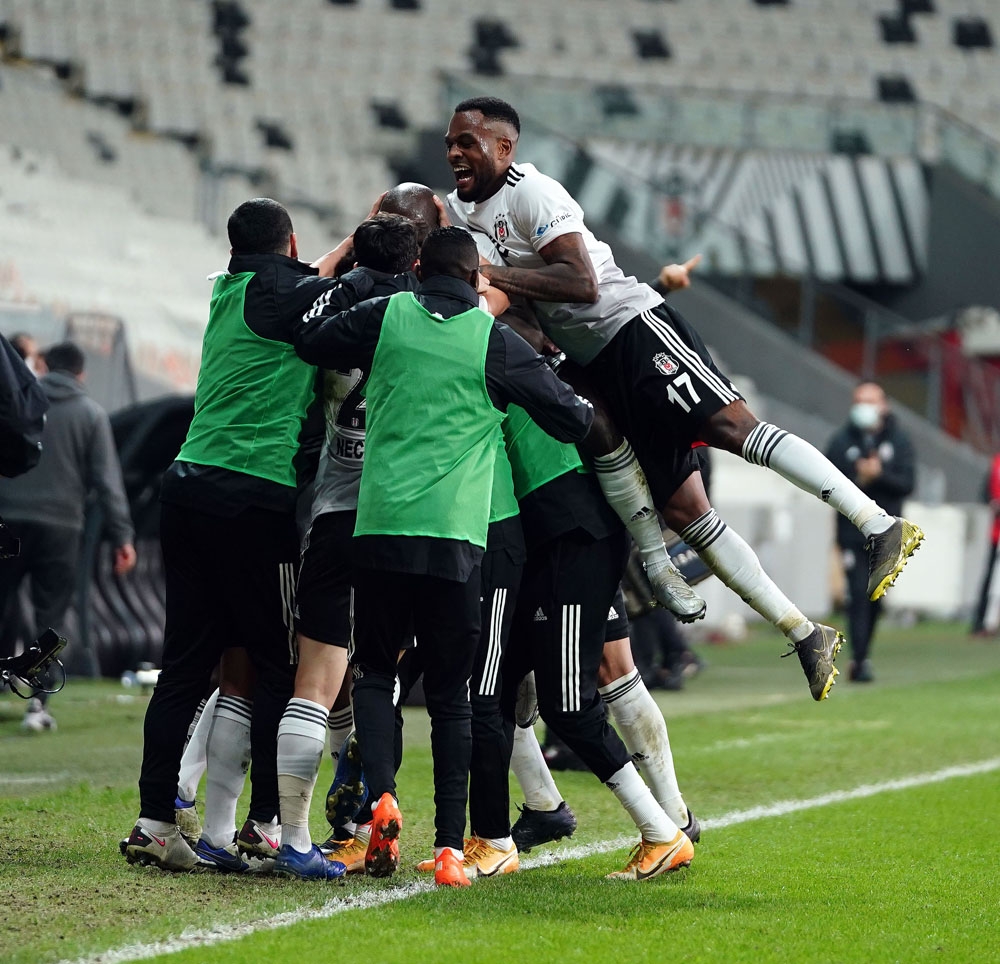 Beşiktaş’a arkadaşlıkla gelen liderlik