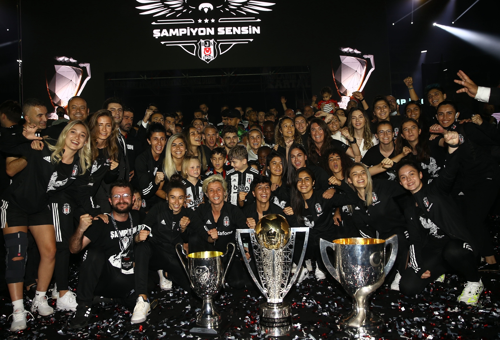 Beşiktaş’a şampiyonluk kupasını Getir’di!