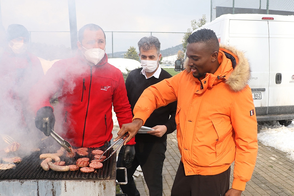 Beşiktaşlı futbolcular barbekü partisinde bir araya geldi