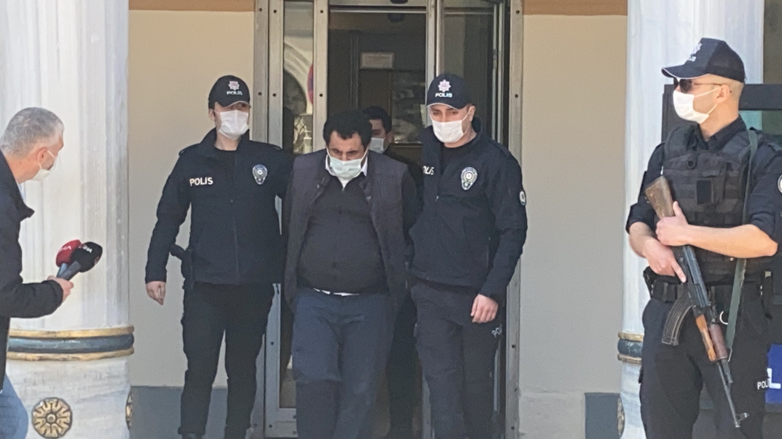 Beşiktaş’ta cep telefonuna bakarken kaza yapan otobüs şoförü tutuklandı