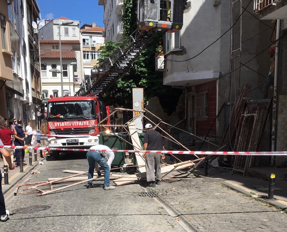 Beşiktaş’ta iskele devrildi, faciadan dönüldü