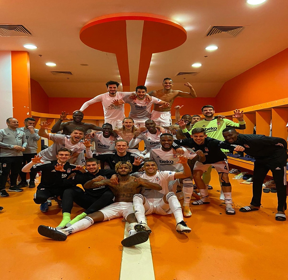 Beşiktaş’tan galibiyet pozu